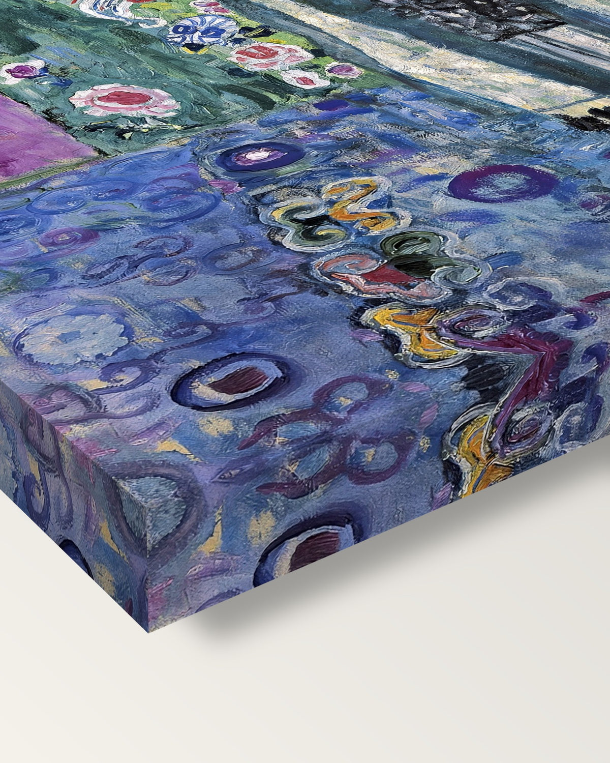 Adele Bloch-Bauer II by Gustav Klimt on stretched canvas, corner close-up: the painting mirror-wrapped round the sides