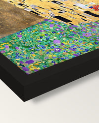 The Kiss by Gustav Klimt framed print, corner close-up: black moulding, mitred, the print set just below its edge