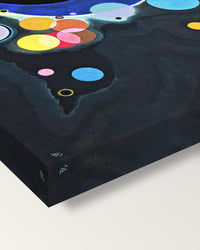 Several Circles by Wassily Kandinsky on stretched canvas, corner close-up: the painting mirror-wrapped round the sides